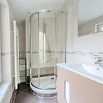 Sully Apartment *